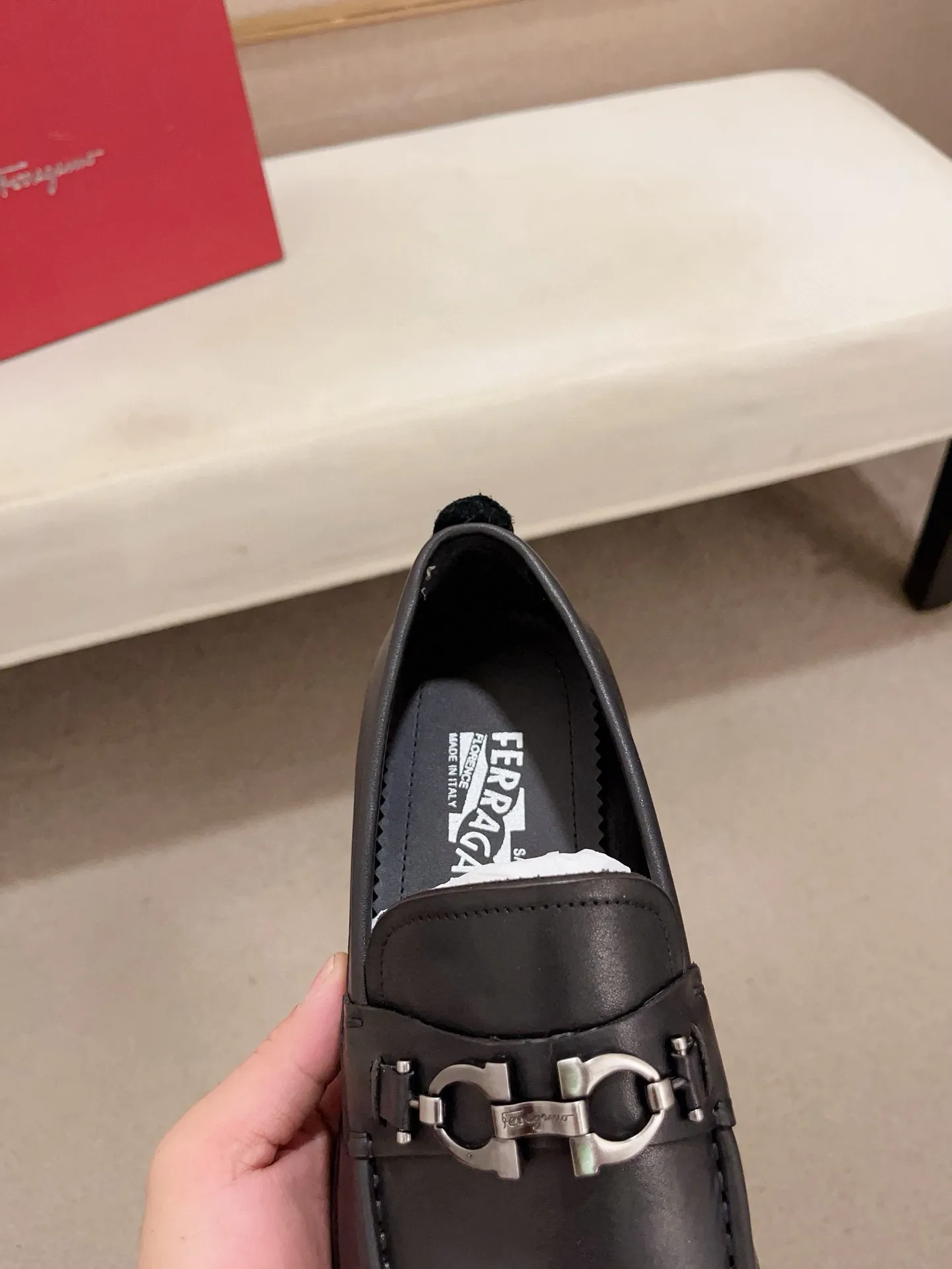 Men's shoes💰: 560💰 High version Ferragamo quality! 🆕🆕Exclusive hot-selling products in stock🔥🔥New products on the shelves, high-quality shoes, high-end driving shoes, with complete packaging! 💪 💪 Material: imported patented cowhide 🐂 + imported high-quality water-dyed cowhide lining + wear-resistant outsole 👍🏻👍🏻 Features: high-end and comfortable, purely handmade 🚀 🚀 Create the perfect shoes that suit you best 🔥 🔥 Size: (38-44) Can be customized 45 non-returnable!